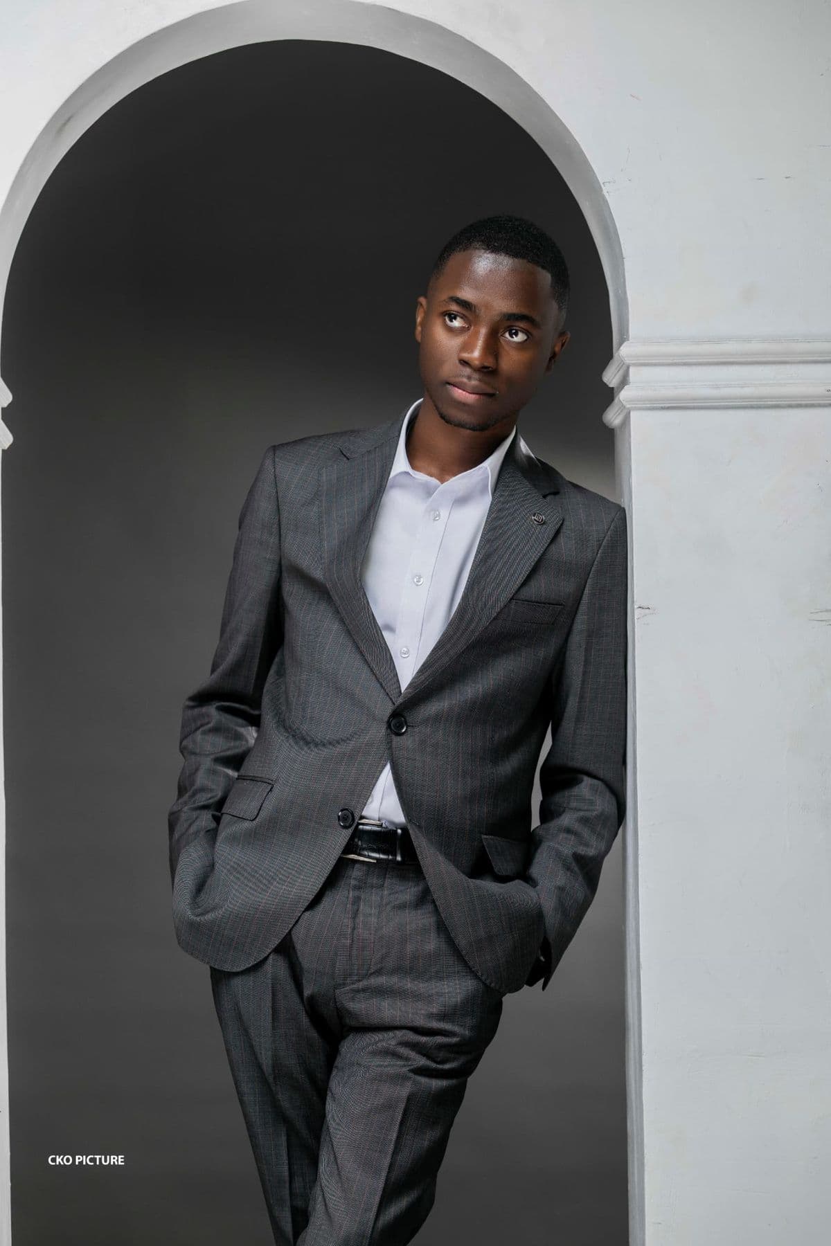 Isaac Onekonga, portrait en studio